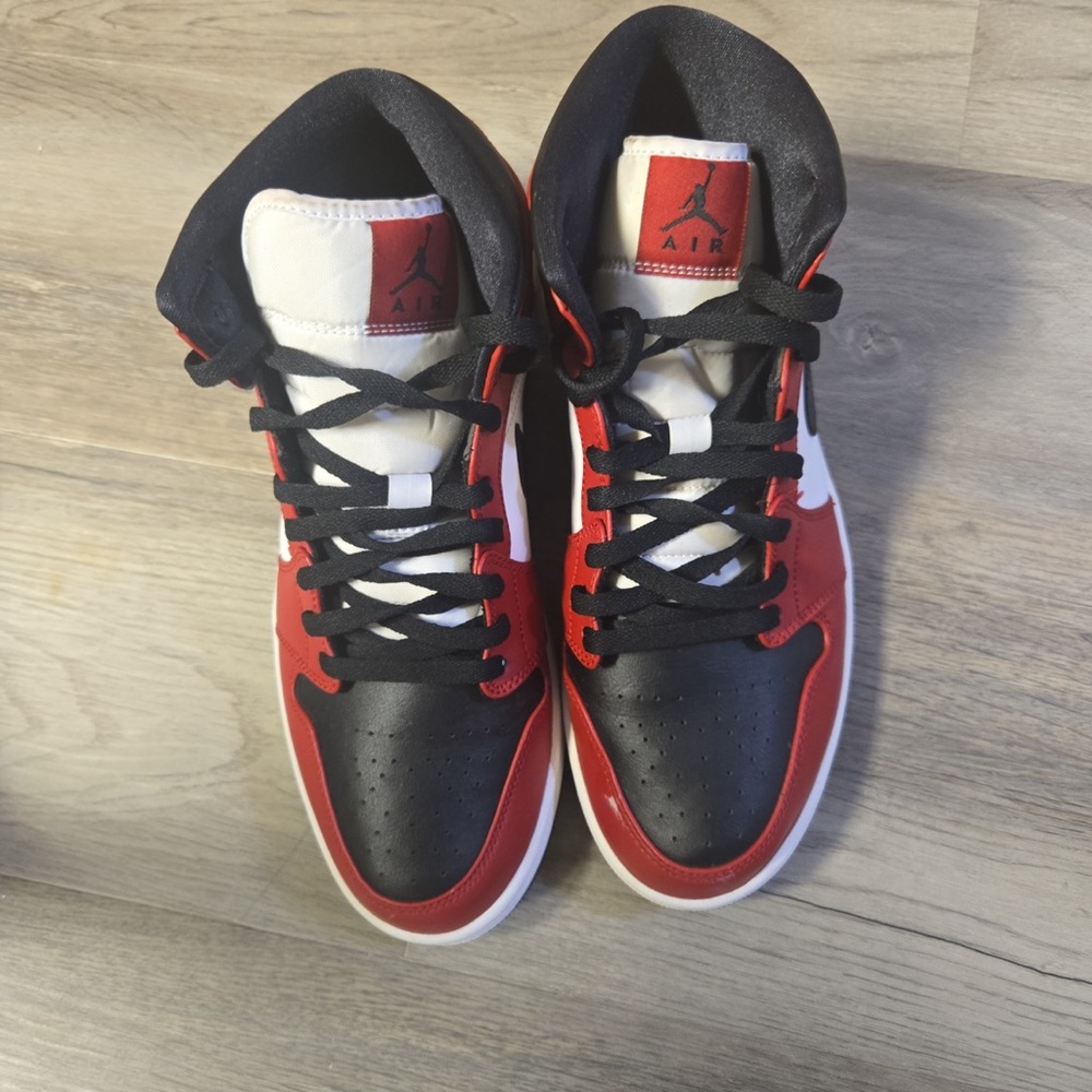 Nike Air jordan Bred Toe Mid size 11